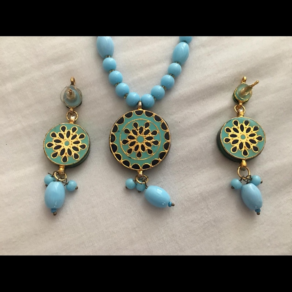 Elegant Aqua pearl earring and necklace!